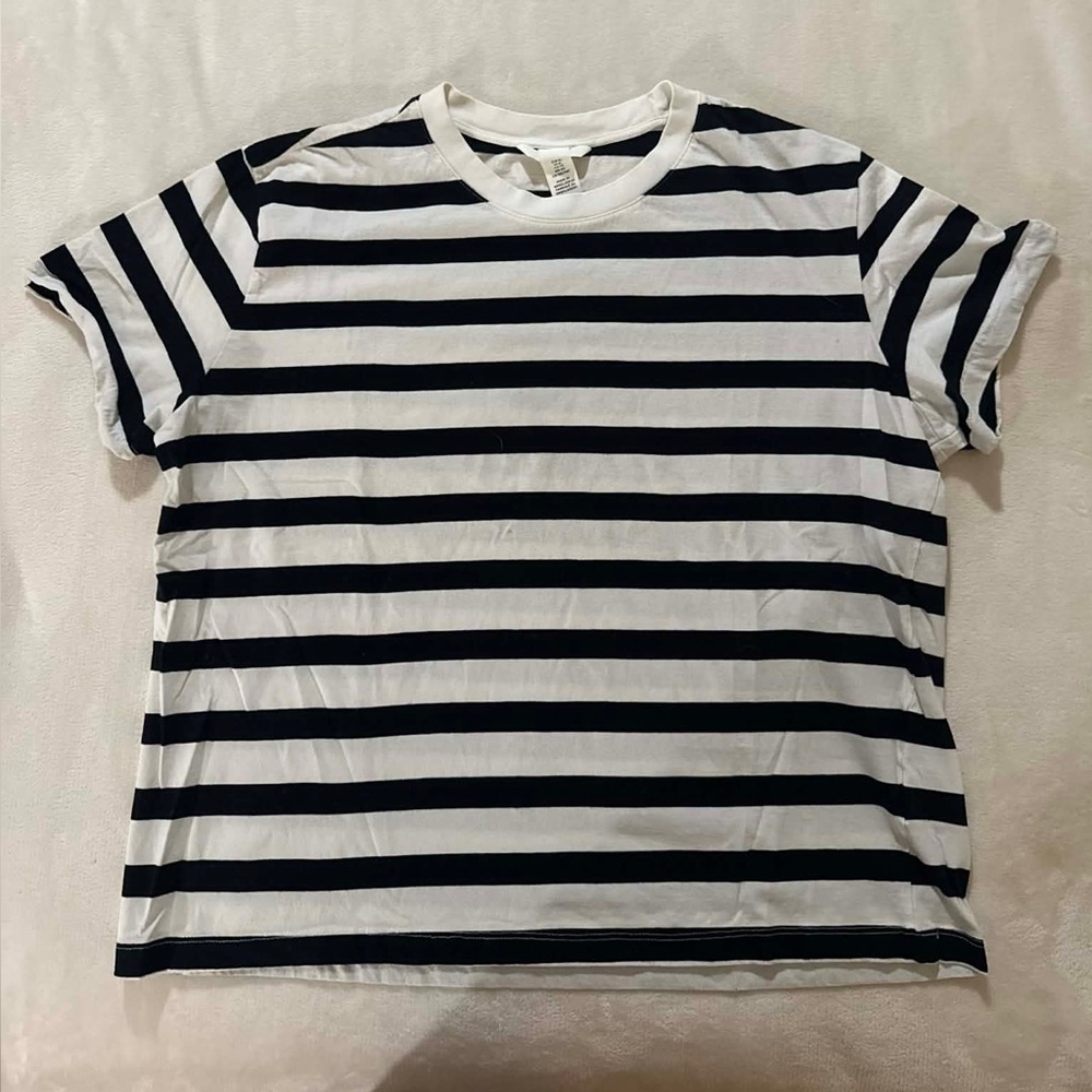 H&M Black and White Striped T-Shirt size L/XL